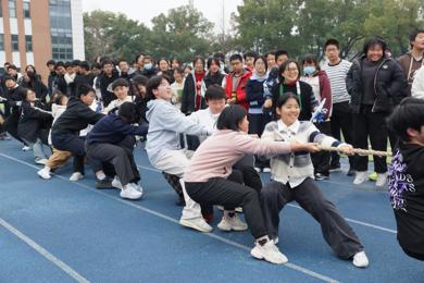 绳聚青春|全校拔河争霸赛嗨翻校园，热血力量正当燃！